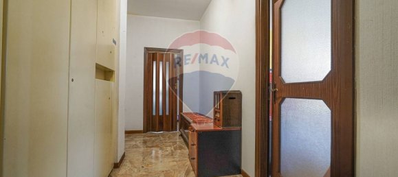 3 rooms Apartment in Curno, Italy No. 267929 6