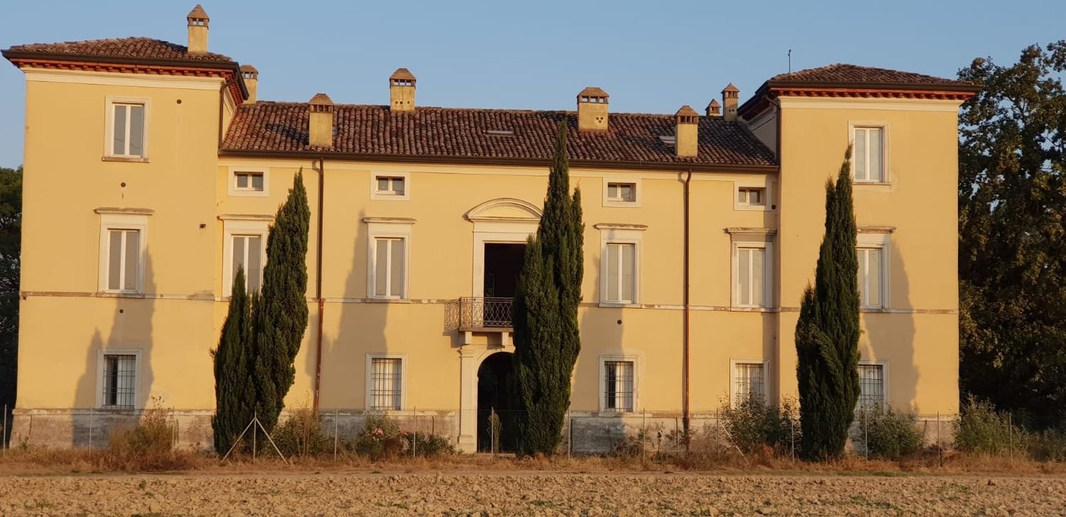 1230m² Building in Bagnacavallo, Italy No. 152182