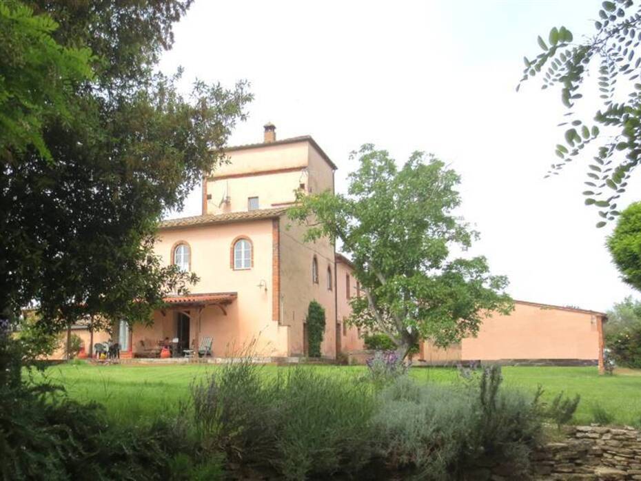 5 bedrooms Villa in Castelnuovo Berardenga, Italy No. 215452
