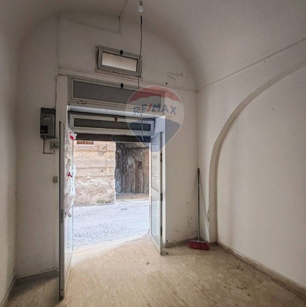 16m² Commercial property in Minturno, Italy No. 324054