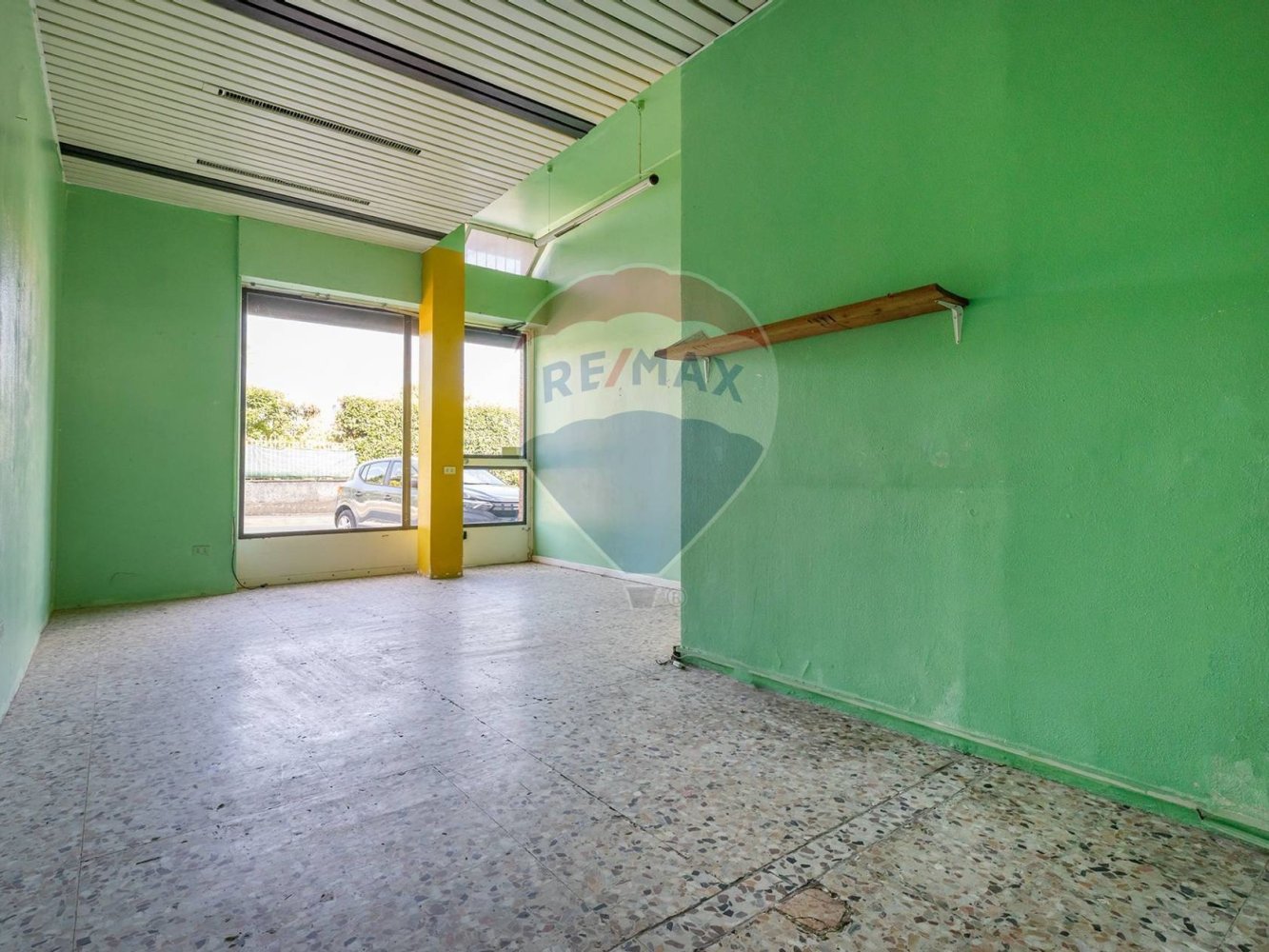 1 room Commercial property in Cairate, Italy No. 265357