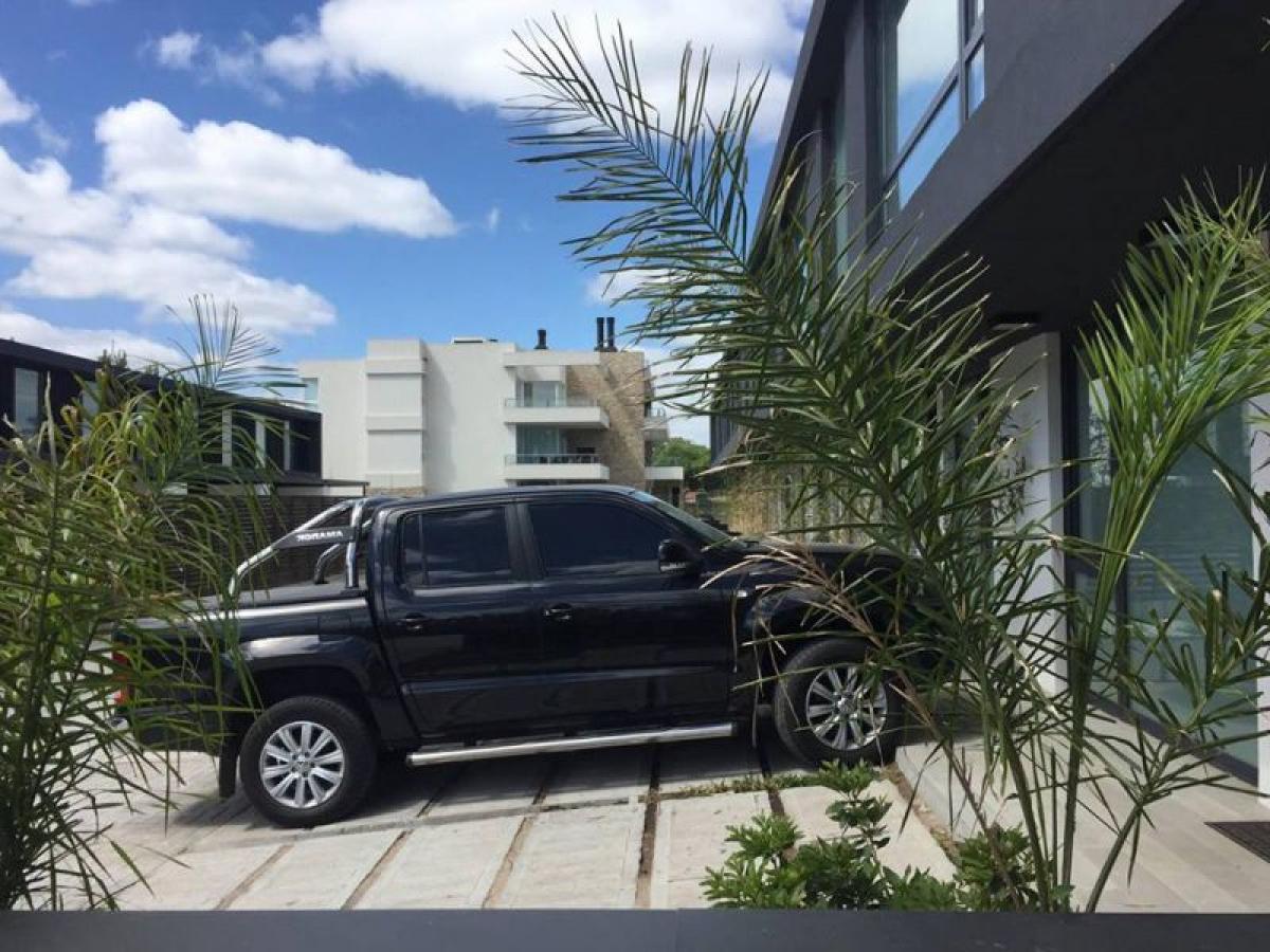 3 bedrooms House in San Miguel, Argentina No. 52615