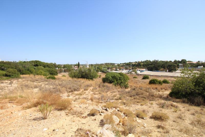 Terreno en Almancil, Portugal 10950 m² No. 263426