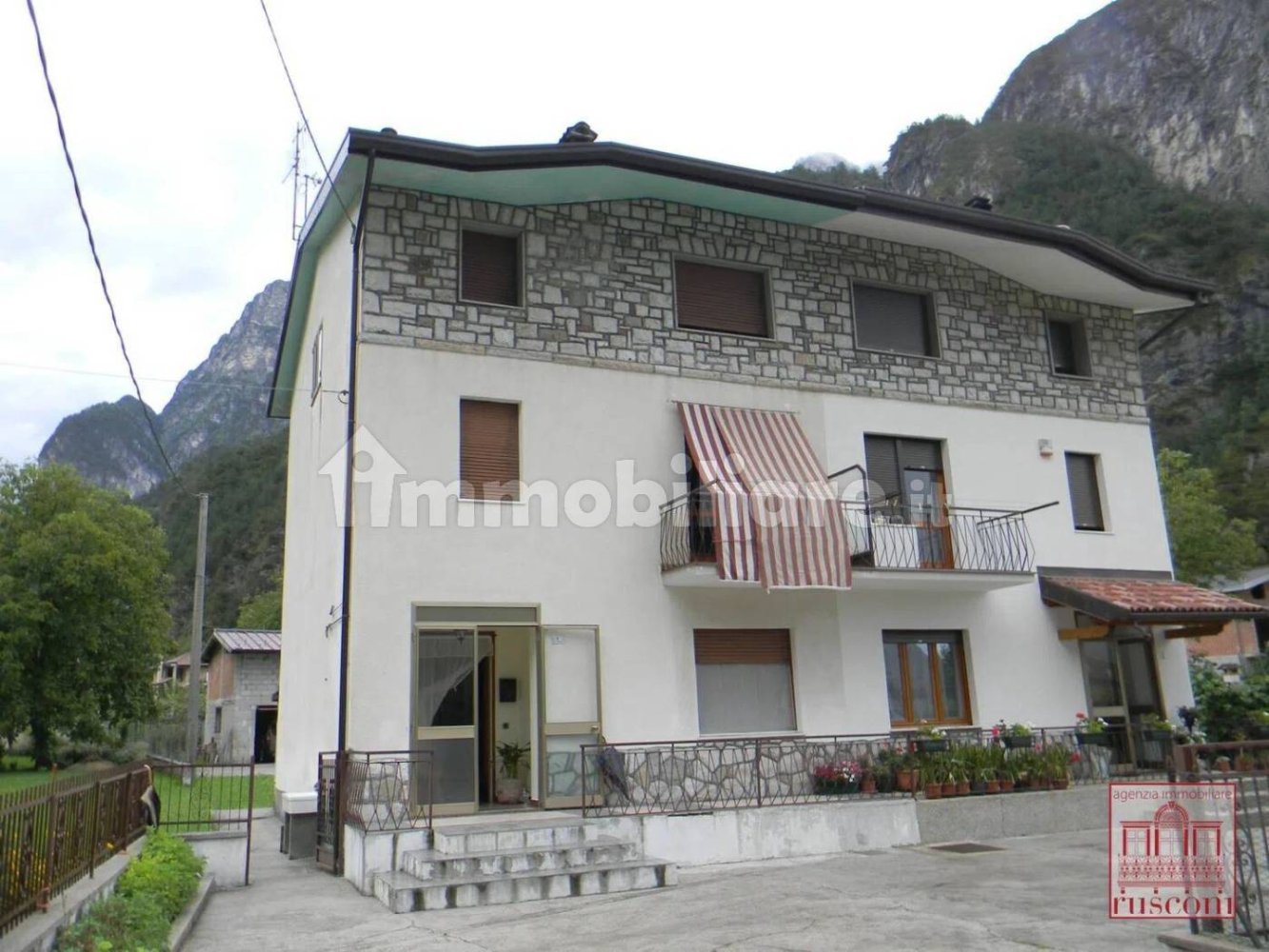 3 bedrooms Villa in Pordenone, Italy No. 131445