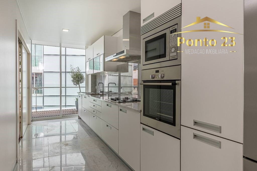 4 bedrooms Building in Funchal, Portugal No. 161641