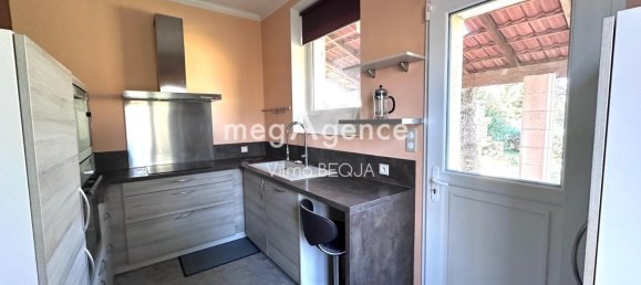 3 bedrooms House in Sens, France No. 194179 6