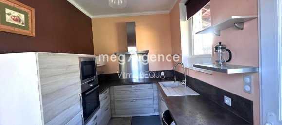 3 bedrooms House in Sens, France No. 194179 9