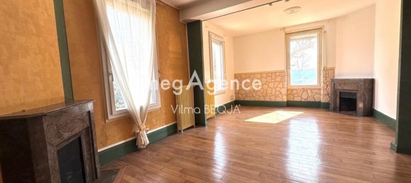 3 bedrooms House in Sens, France No. 194179 5