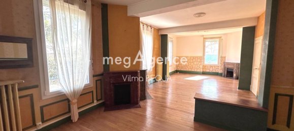 3 bedrooms House in Sens, France No. 194179 2