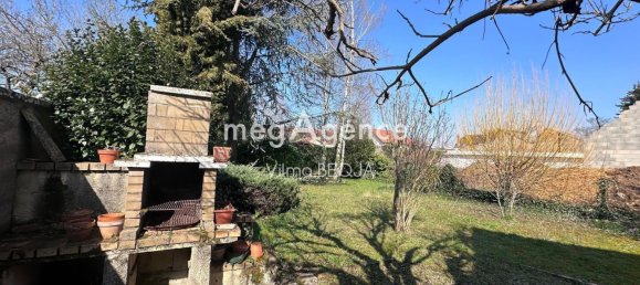 3 bedrooms House in Sens, France No. 194179 10