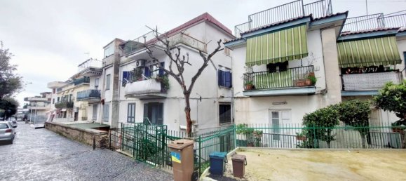 2 rooms Apartment in Pozzuoli, Italy No. 17223 3