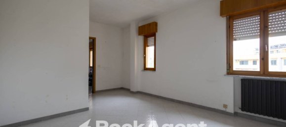4 bedrooms Apartment in Catanzaro, Italy No. 300387 7