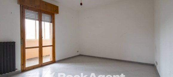 4 bedrooms Apartment in Catanzaro, Italy No. 300387 2