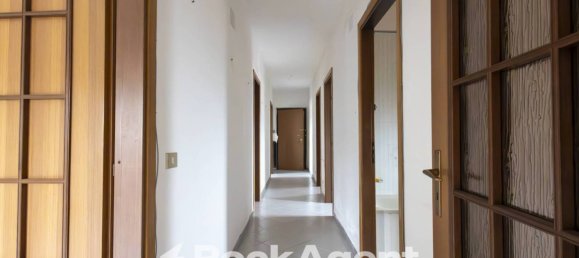 4 bedrooms Apartment in Catanzaro, Italy No. 300387 6
