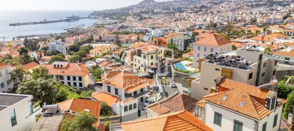 5 bedrooms Villa in Funchal, Portugal No. 104421 7