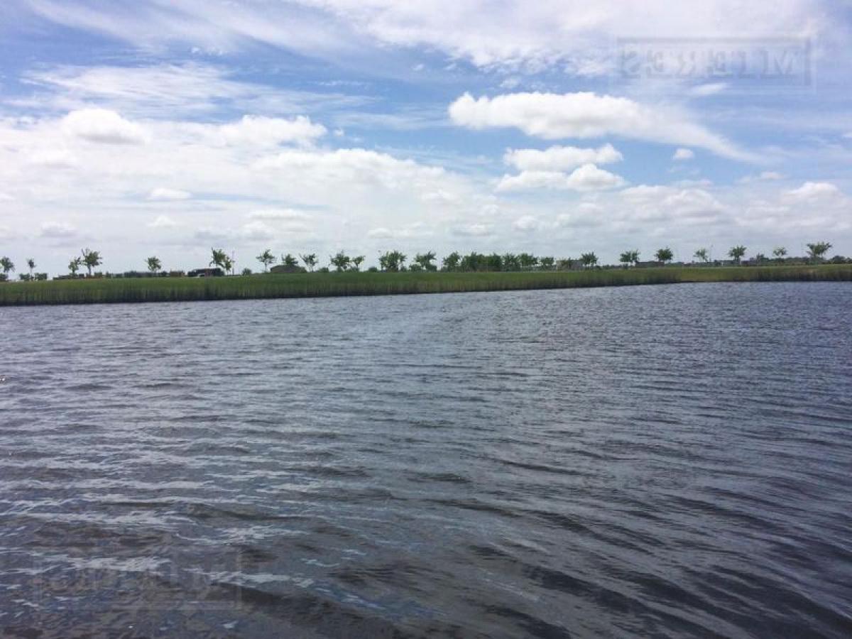 Terreno en Escobar, Argentina No. 114850