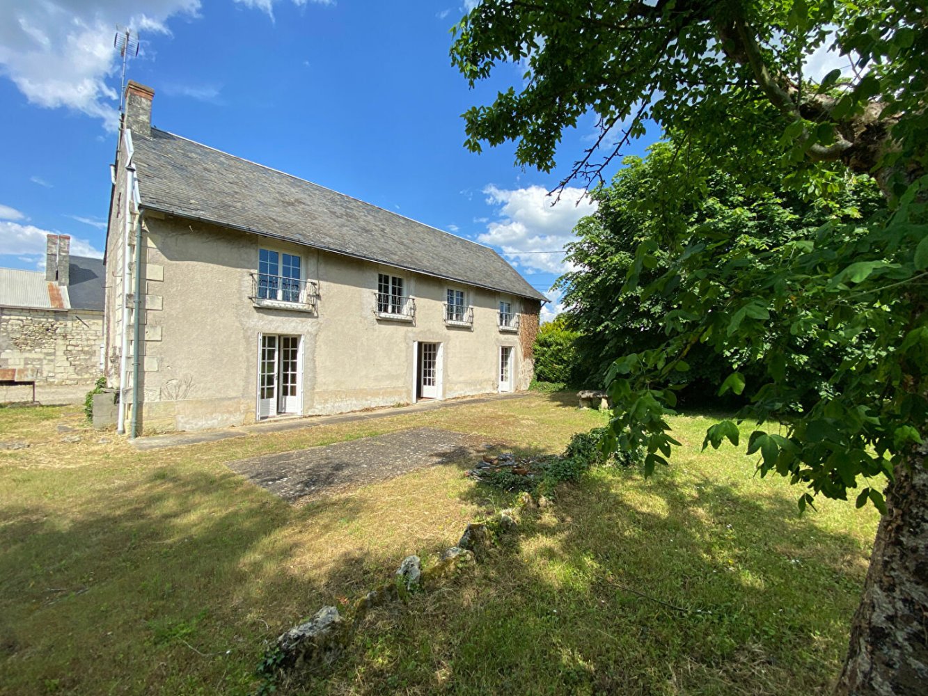 5 bedrooms House in Huismes, France No. 215123