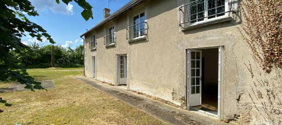 5 bedrooms House in Huismes, France No. 215123 2