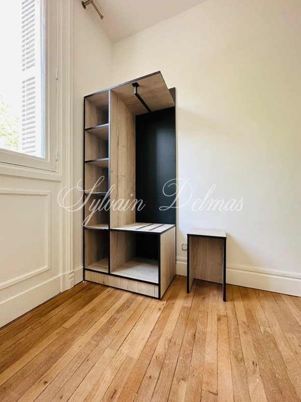 8 bedrooms Apartment in Tours, France No. 244214