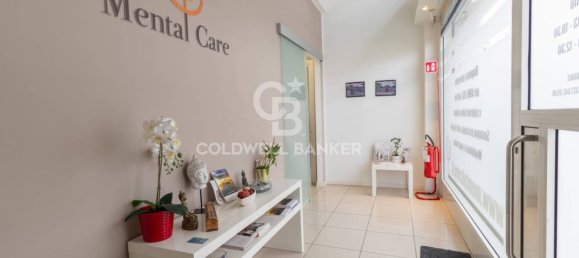 4 rooms Commercial property in Turin, Italy No. 311446 3