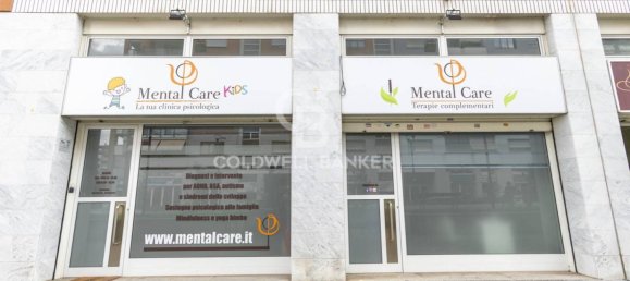 4 rooms Commercial property in Turin, Italy No. 311446 2