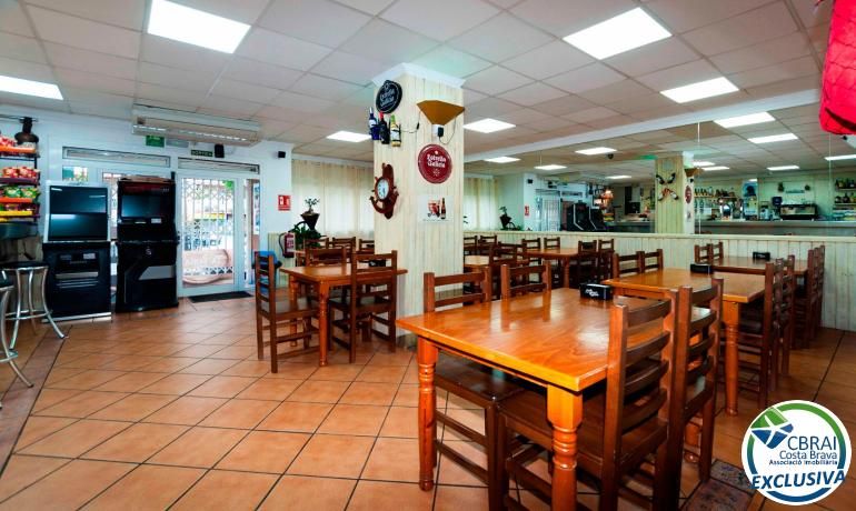 Gewerbliche Immobilie in Roses, Spain 237m², Nr. 216066