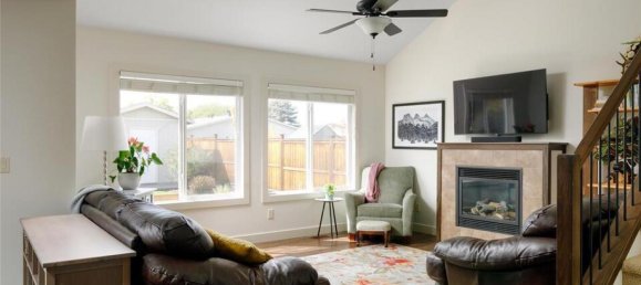 4 bedrooms House in British Columbia, Canada No. 1148 10