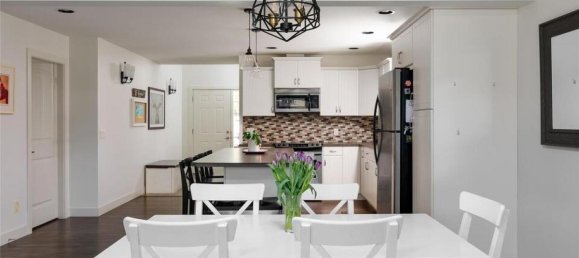 4 bedrooms House in British Columbia, Canada No. 1148 7