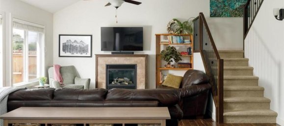 4 bedrooms House in British Columbia, Canada No. 1148 11