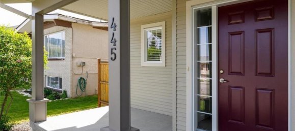 4 bedrooms House in British Columbia, Canada No. 1148 3