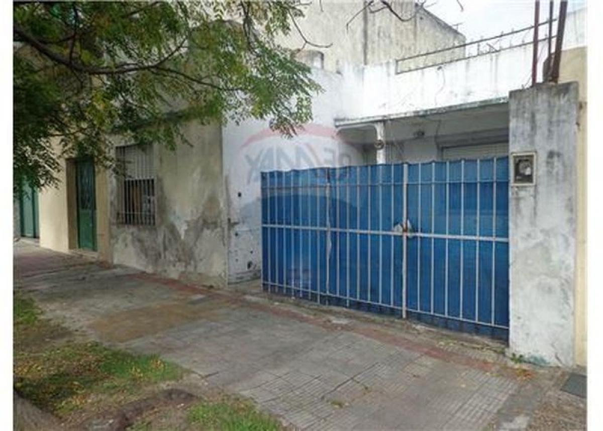 2 bedrooms House in Lanus, Argentina No. 16047