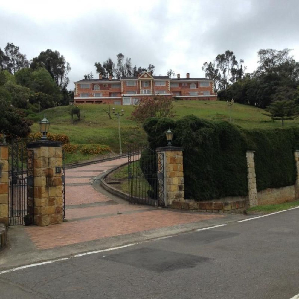 12 bedrooms House in Cundinamarca, Colombia No. 9321