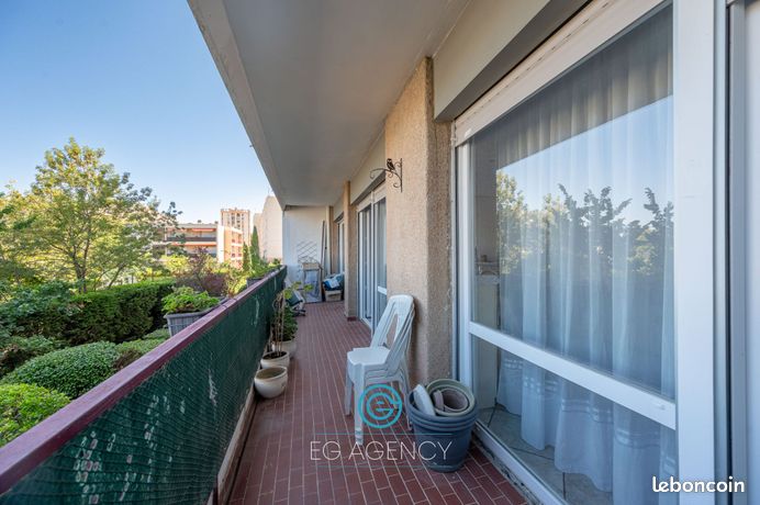 2 bedrooms Apartment in Marseille, France No. 314029