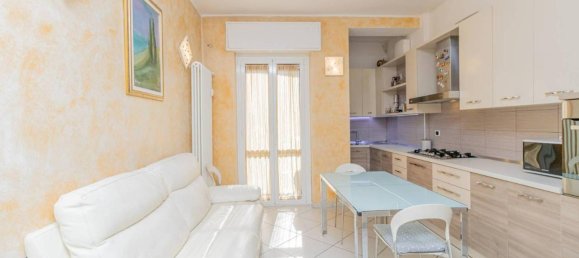 3 rooms Apartment in Cologno Monzese, Italy No. 157472 3