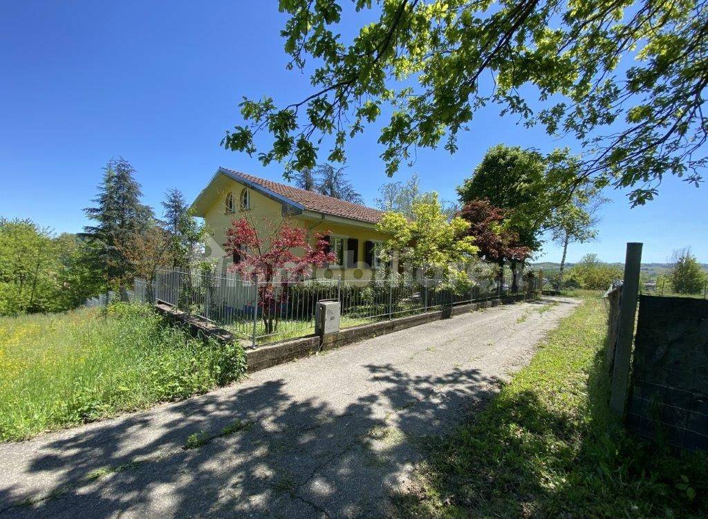 3 bedrooms Villa in Incisa Scapaccino, Italy No. 324007