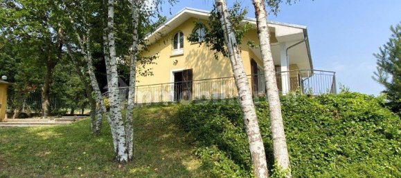 3 bedrooms Villa in Incisa Scapaccino, Italy No. 324007 2