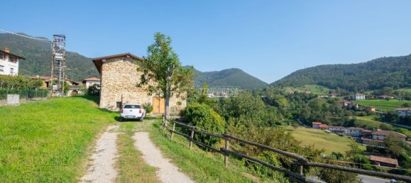 Дом с 4 комнатами в Адрара Сан Мартино, Италия № 104338 23