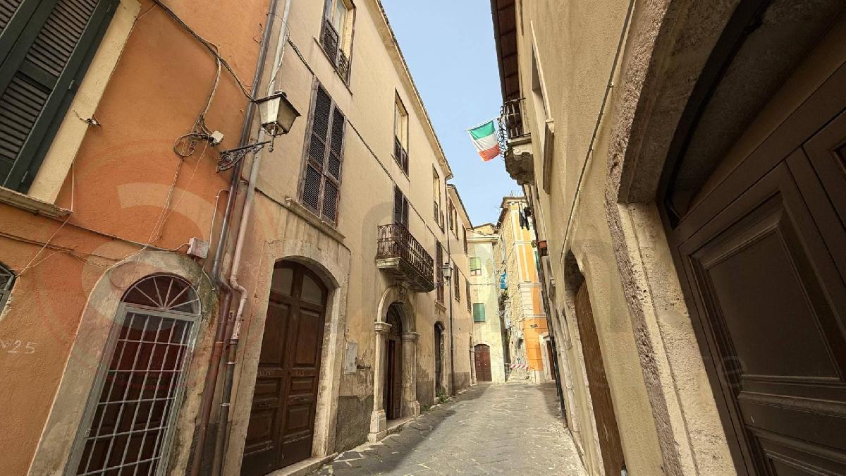 12 bedrooms Building in Isola del Liri, Italy No. 77616