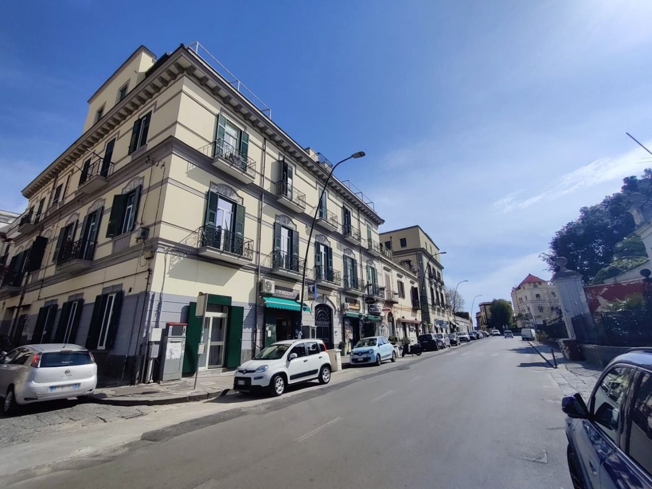 4 rooms Apartment in Naples, Italy No. 10000