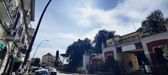 4 rooms Apartment in Naples, Italy No. 10000 15