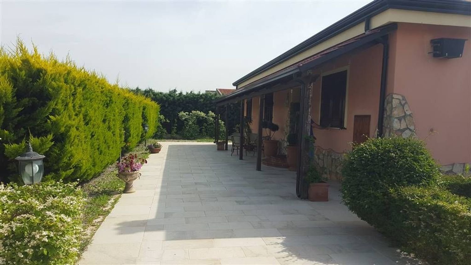 3-salle Villa à Crotone, Italy No. 170375