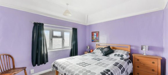 3 bedrooms House in Epsom, United Kingdom No. 9690 8