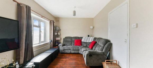 3 bedrooms House in Epsom, United Kingdom No. 9690 4