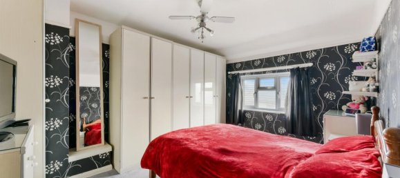 3 bedrooms House in Epsom, United Kingdom No. 9690 9