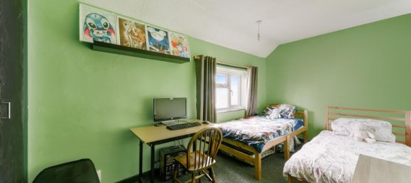 3 bedrooms House in Epsom, United Kingdom No. 9690 11