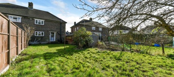 3 bedrooms House in Epsom, United Kingdom No. 9690 7