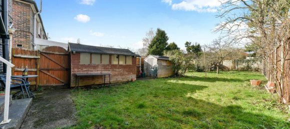 3 bedrooms House in Epsom, United Kingdom No. 9690 5