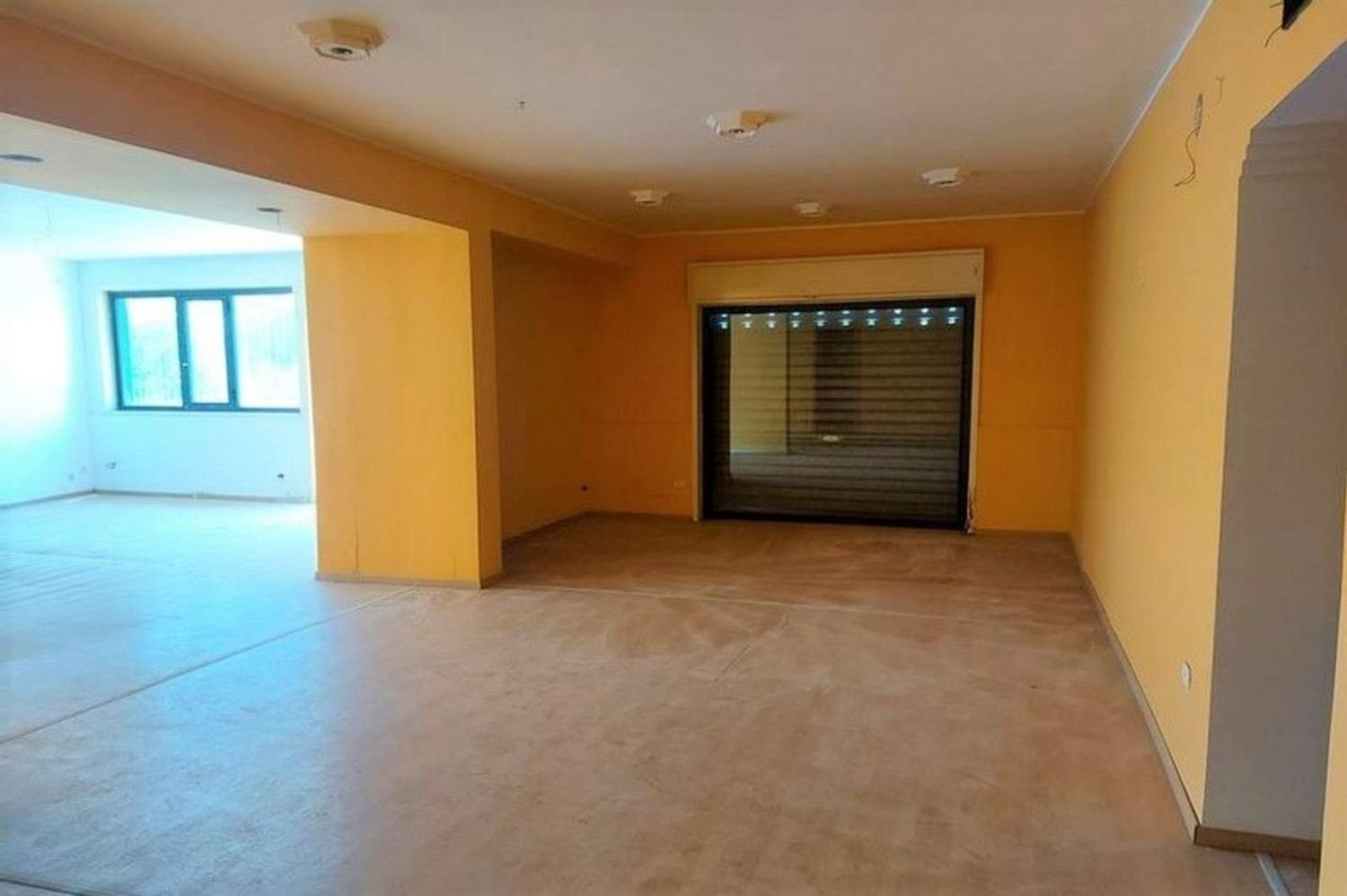 396m² Commercial property in Caltanissetta, Italy No. 372034