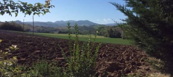 124369m² Land in Lugagnano Val d'Arda, Italy No. 29862 8