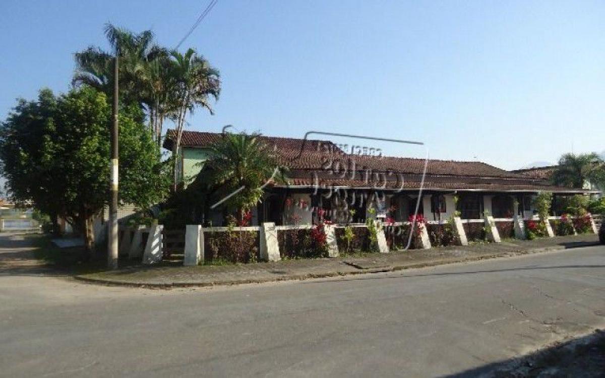 Casa de 4 dormitorios en Sao Paulo, Brazil No. 445124